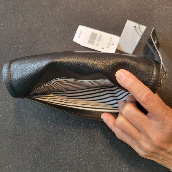 Jessica Simpson Crossbody Bag / Wristlet (long adjustable strap included) - BNWT - Picture 3 of 10